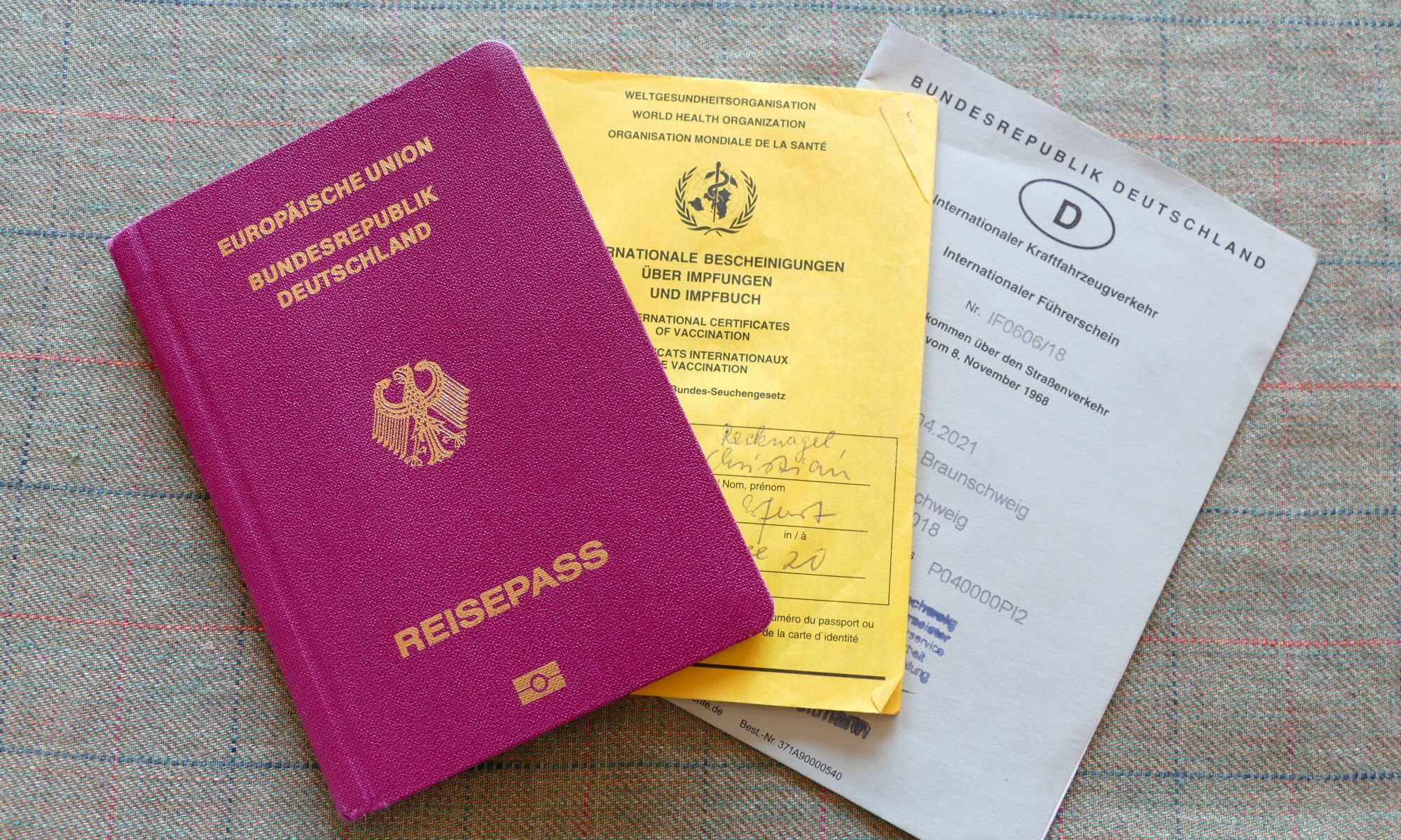 Reisevorbereitung, Reisepass, Impfausweis, Internationaler Führerschein