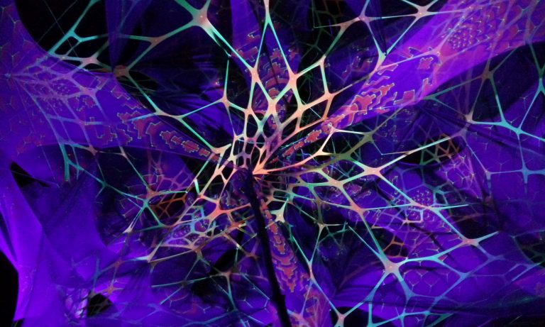 Psychedelische Muster auf UV-Tuch