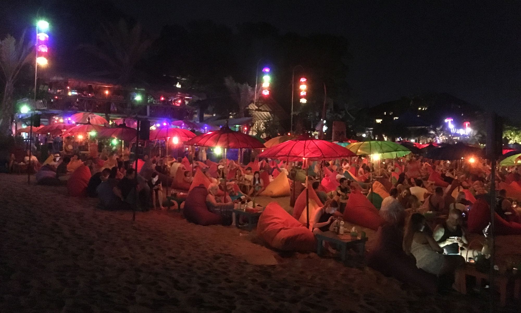 Seminyak - Beachclub bei Nacht