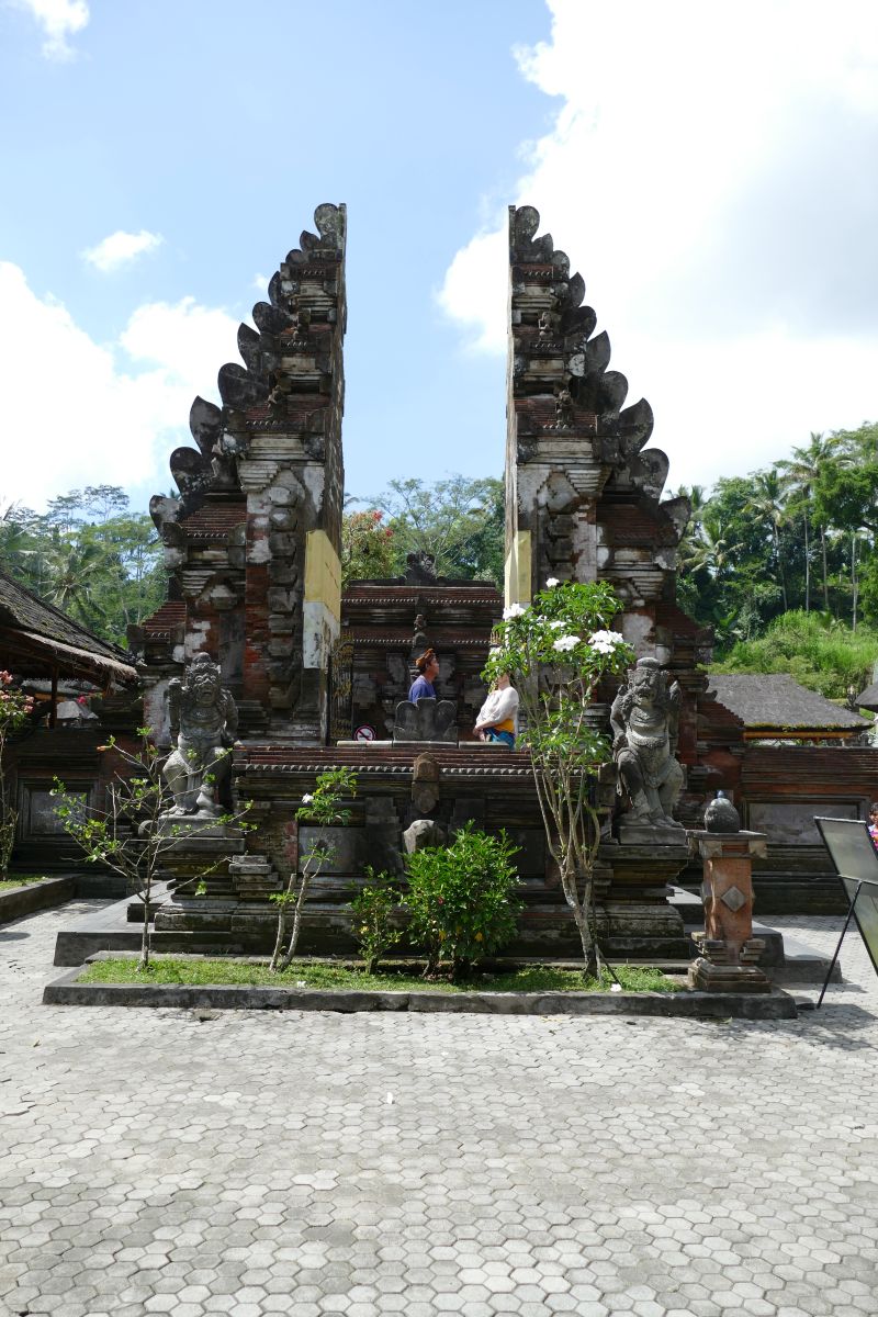 Portal im Wassertempel Tirta Empul auf Bali